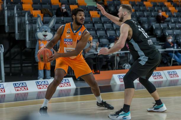 充满竞争与 充满竞争与